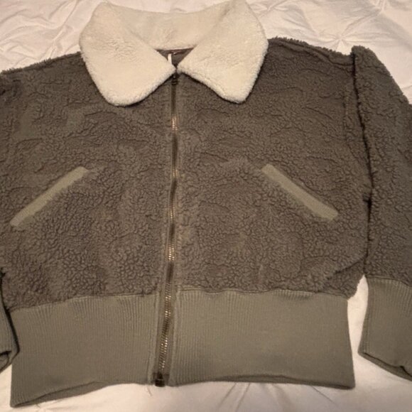FREE PEOPLE GREEN Crystal Kelp Cozy Up Faux Fur Cardi FLEECE JACKET SIZE LARGE - Picture 10 of 15